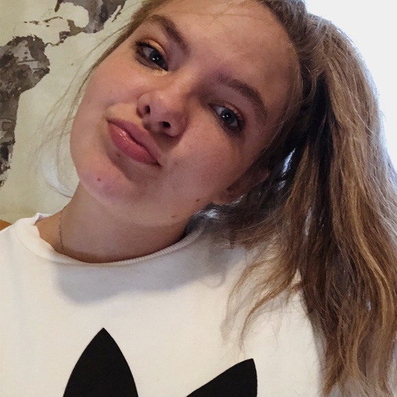 Meet your Posher, Caitlyn - Picture 5 of 8